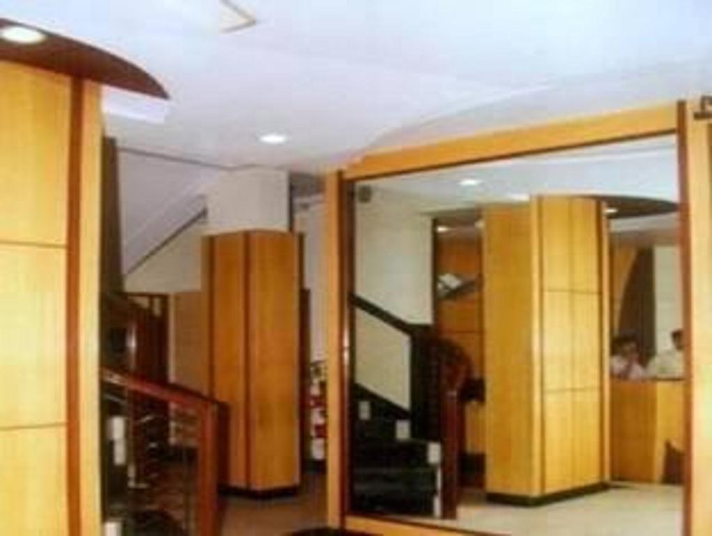 Hotel Karan Palace Мумбаи Экстерьер фото