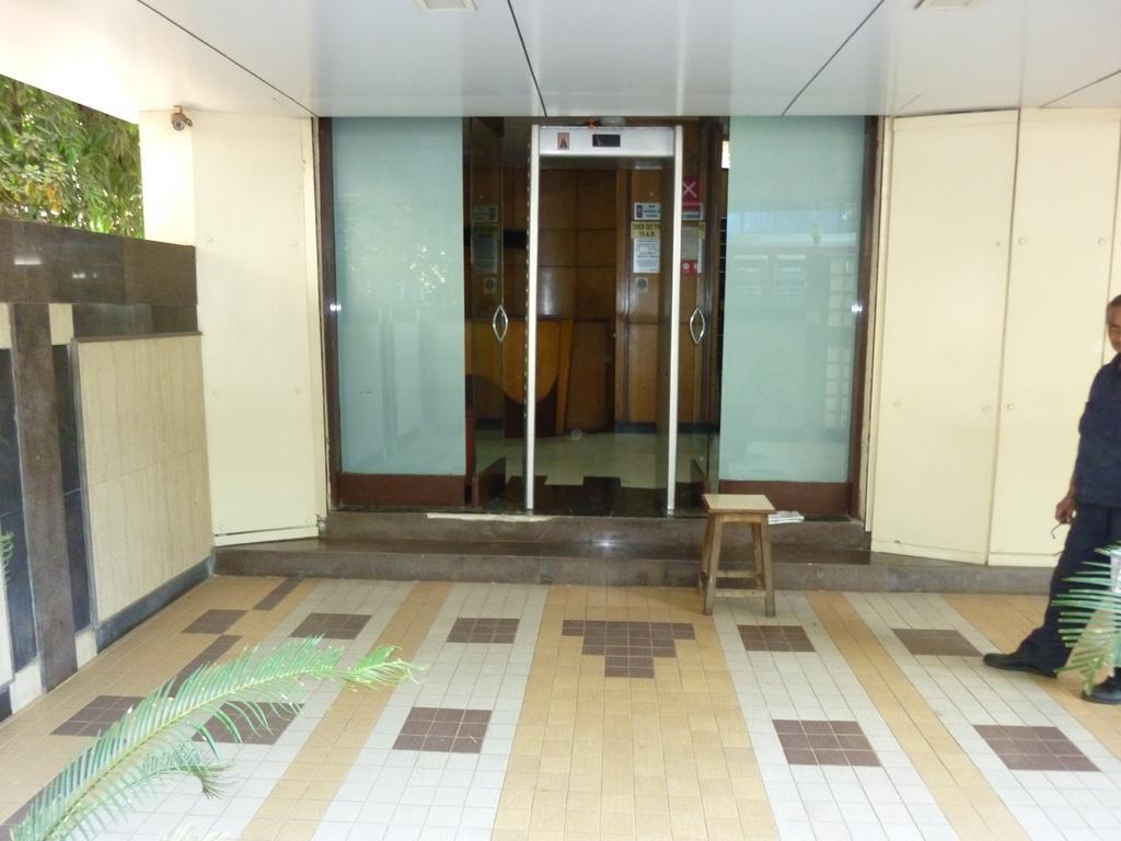 Hotel Karan Palace Мумбаи Экстерьер фото