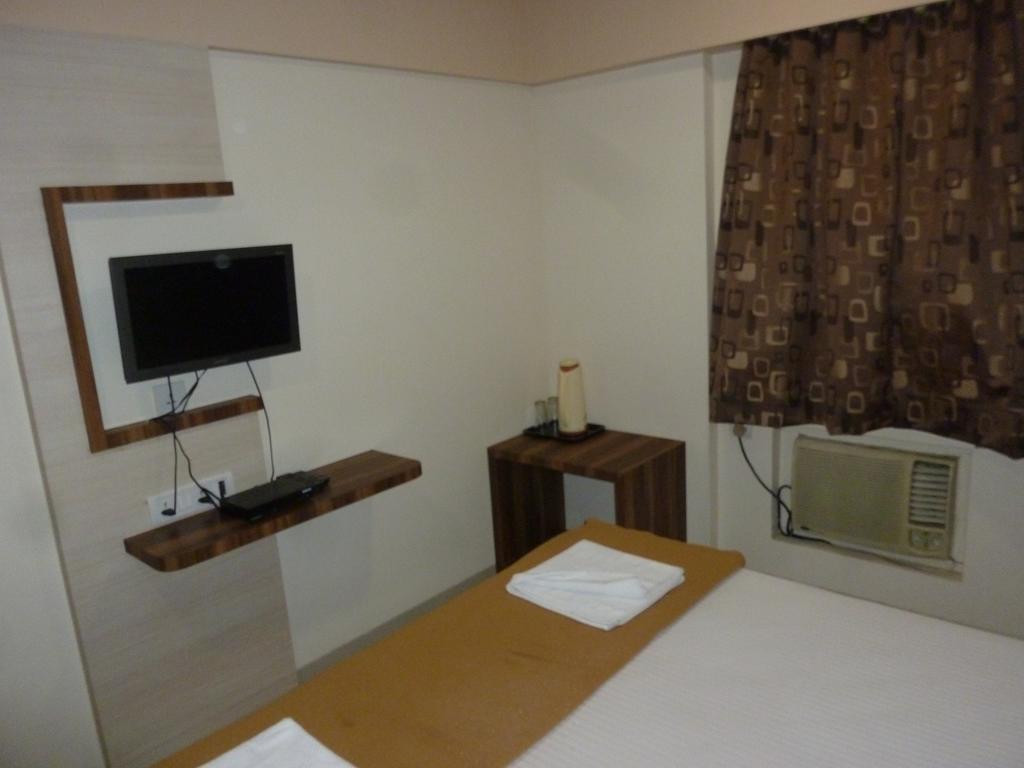 Hotel Karan Palace Мумбаи Номер фото