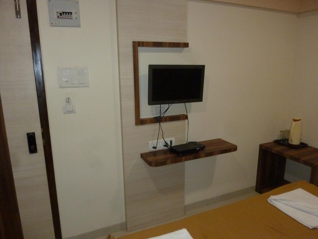 Hotel Karan Palace Мумбаи Номер фото
